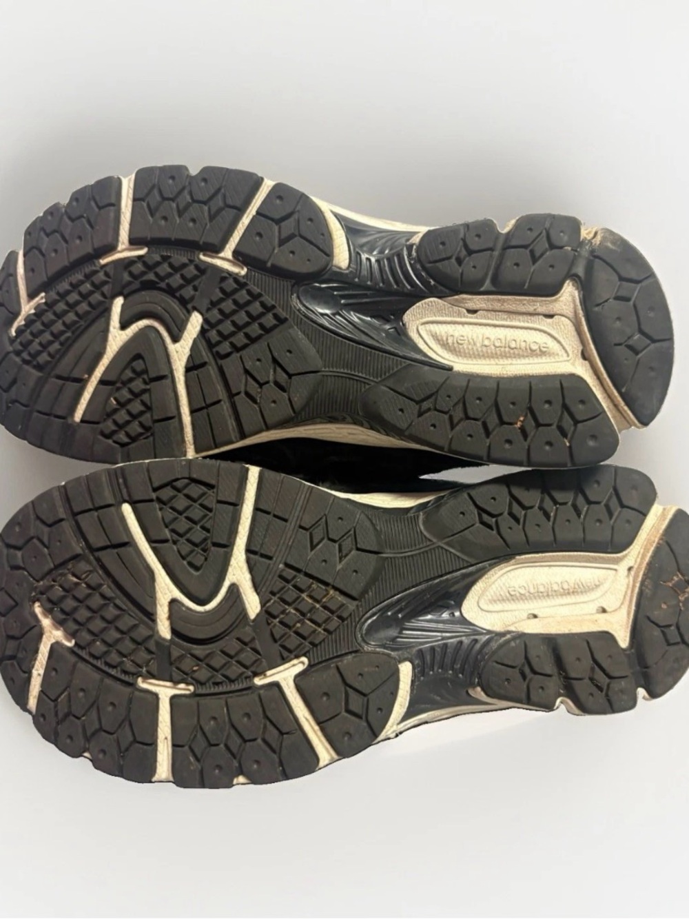 New Balances 2002r Kids sz 13